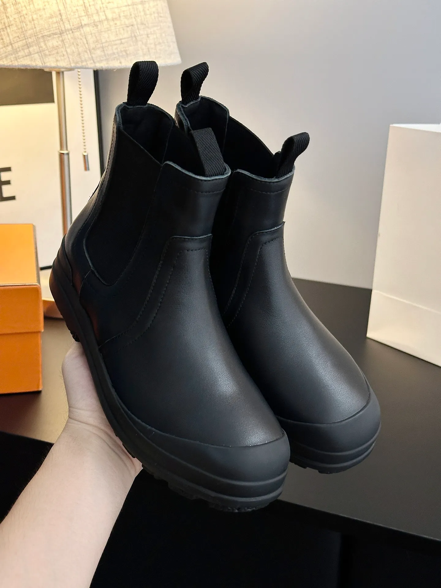 👟👟Ex-factory price 700👟👟 【𝐇𝐄𝐑𝐌𝐄𝐒Ankle boots】Exquisite workmanship, classic and yet individual, matching college style & simple style. yyds The key point is that it makes you taller and slimmer, which is really good news for small people. It makes you look slimmer and taller than ever yyds, good-looking ➢Shoe upper material: original customized cowhide + Yangjing noodles ➢Inner material: cowhide lining ➢Outsole material: original rubber sole ➢Color selection: black cowhide, black Yangjing, nude Yangjing ➢Optional code number: 35-40 (customized 40 is not returnable)